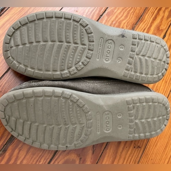 Crocs khaki slip on shoe kids size 3 - Picture 6 of 8
